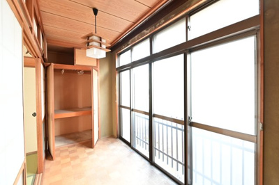 【その他】 | 黒石市乙徳兵衛町　中古住宅　地上３階地下１階 | ２階　縁側(板の間)