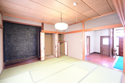 【和室】 | 黒石市乙徳兵衛町　中古住宅　地上３階地下１階 | １階　