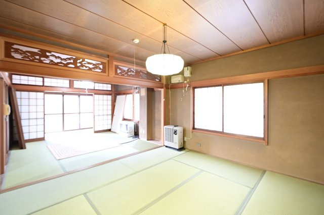 【和室】 | 黒石市乙徳兵衛町　中古住宅　地上３階地下１階 | １階　三世帯居住時の『親世帯フロア』としても使いやすい。