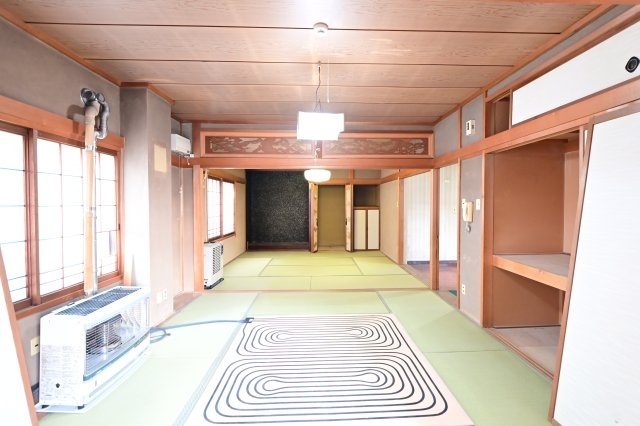 【和室】 | 黒石市乙徳兵衛町　中古住宅　地上３階地下１階 | １階