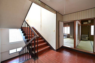 【その他】 | 黒石市乙徳兵衛町　中古住宅　地上３階地下１階 | ２階　踊り場
