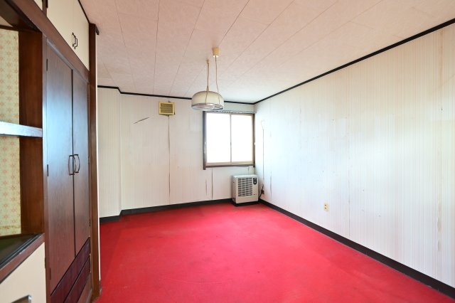 【子供部屋】 | 黒石市乙徳兵衛町　中古住宅　地上３階地下１階 | ３階