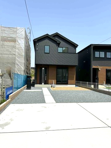 玉村町福島23-1期(全12区画）8号棟の駐車場|建物完成済みでございます。お部屋のご内覧可能でございます。お気軽にお問合せ下さいませ(^▽^)/