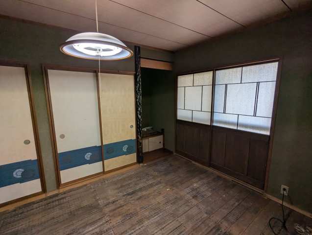 売中古戸建　駿東郡長泉町元長窪の洋室|荷物が多くても収納スペースがたっぷりあるので、生活スペースを広く確保する事ができます。