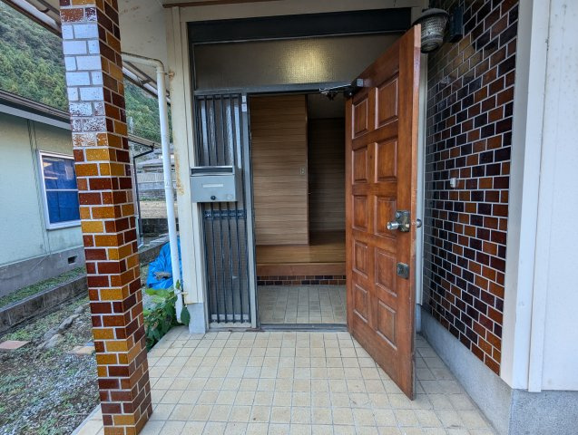 売中古戸建　駿東郡長泉町元長窪の玄関|愛鷹山が近くにあります。天気がいい日にはハイキングが楽しめます。季節を感じながら生活出来ますね。