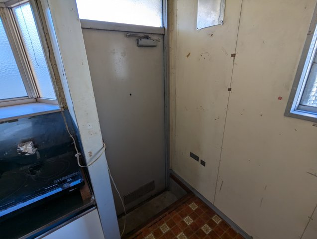 売中古戸建　駿東郡長泉町元長窪の内装|勝手口があります。災害などで万が一玄関から出れなくなった時に、非常口として出る事が出来ます。