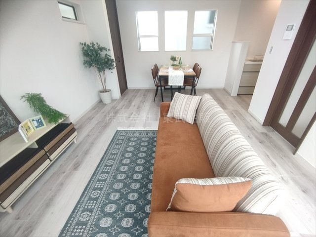 【居間・リビング】 | 川越市氷川町R6 A　全１棟 | 使いやすい14.25帖のリビングです