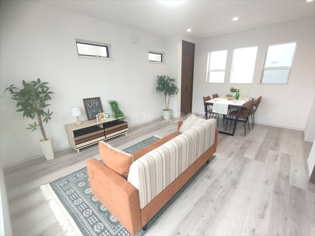 【居間・リビング】の画像