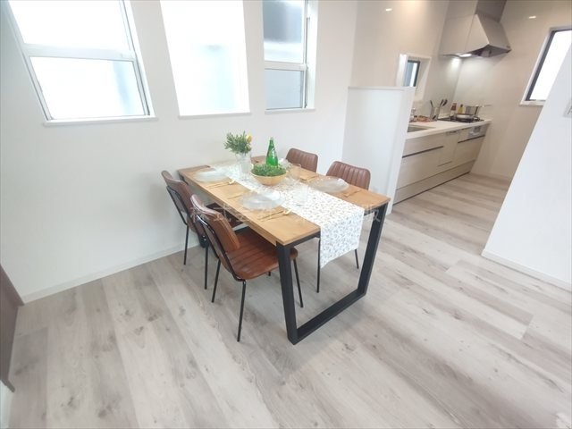【ダイニング】 | 川越市氷川町R6 A　全１棟 | 食卓を囲むダイニング