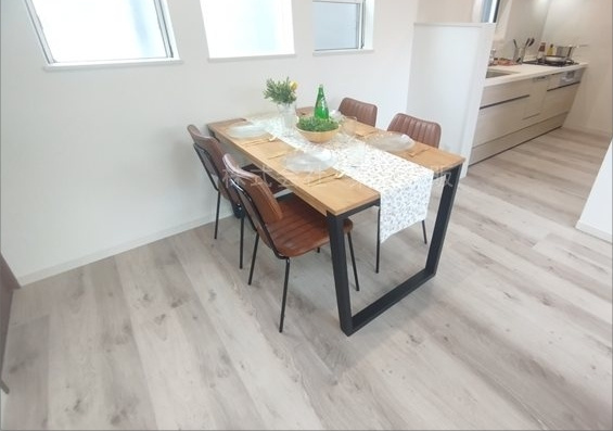 【ダイニング】 | 川越市氷川町R6 A　全１棟 | 食卓を囲むダイニング