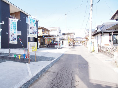 【前面道路含む現地写真】 | Livele Garden.S　渡利第５　１号棟
