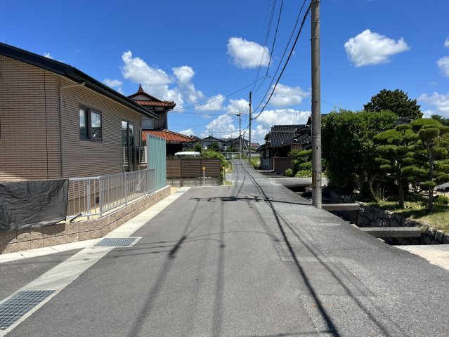 【前面道路含む現地写真】