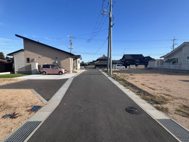 【前面道路含む現地写真】