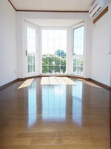 サニーパレス一条　Ｃの内装|明るい室内です