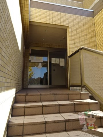 ＣＯＣＯ学南町のエントランス