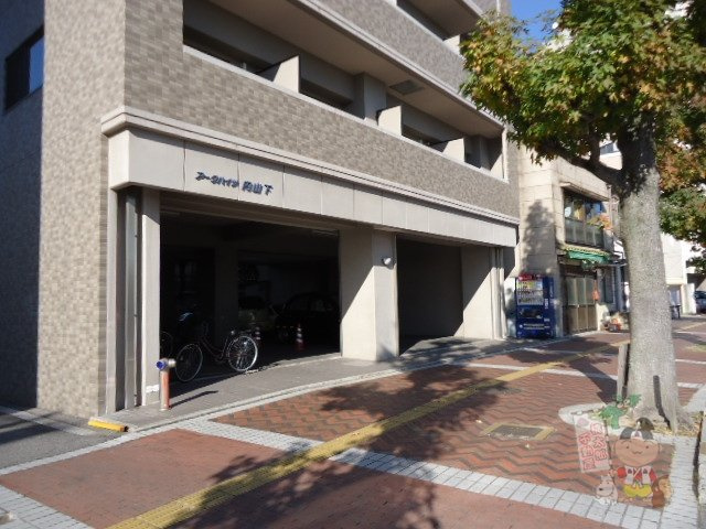 アークハイツ内山下のエントランス