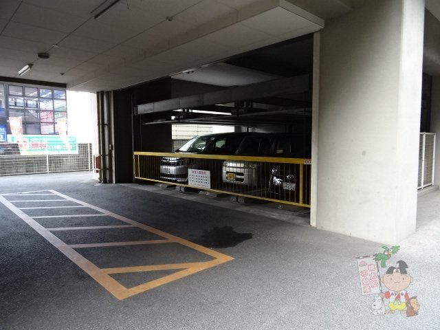 アークハイツ鹿田の駐車場