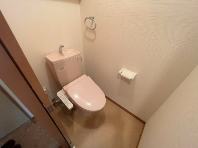 ルミナスTのトイレ|別部屋同一間取りのお写真となります。