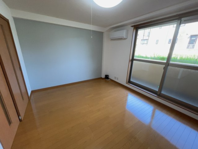 ルミナスTの居間・リビング|別部屋同一間取りのお写真となります。