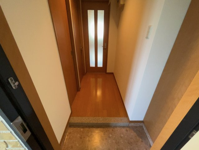 ルミナスTの玄関|別部屋同一間取りのお写真となります。