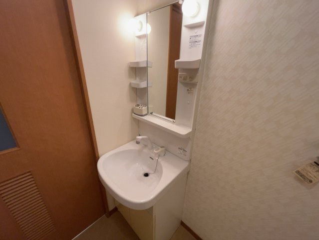 ルミナスTの洗面所|別部屋同一間取りのお写真となります。