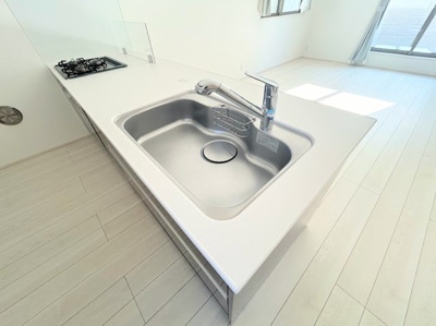 【キッチン】 | ◆横浜市緑区東本郷築浅中古住宅◆ | ◆広々したキッチンシンク。洗い物が多い時にも快適にご利用いただけます。