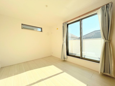 【洋室】 | ◆横浜市緑区東本郷築浅中古住宅◆ | ◆子どものスタディ空間として、あるいは書斎やホビールームとして生活スタイルに合わせて使えるプライベートルーム。居心地のいい落ち着いたインテリアが似合います。