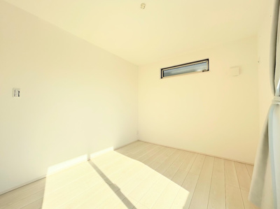 【洋室】 | ◆横浜市緑区東本郷築浅中古住宅◆ | ◆気持ちの良い風が室内へ入り込む居室。家具を配置しても広々ご利用いただけます！！