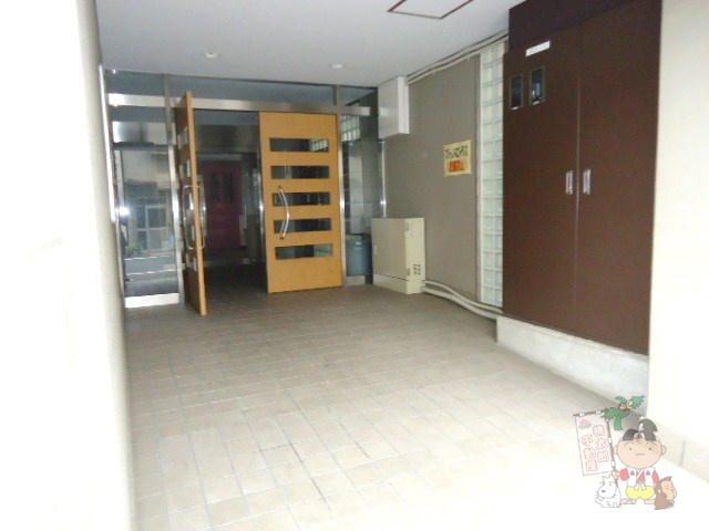 オーランド富田町のエントランス