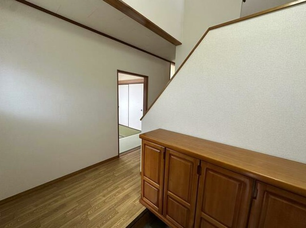 【玄関】 | 広め玄関で物の出し入れもらくらく、収納もあります☆