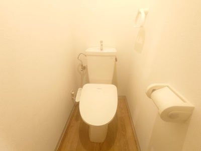 【トイレ】 | グランシュシュ東須磨 | パナソニック製の温水洗浄便座