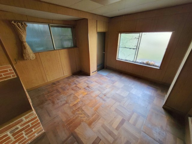 生駒市山崎新町の一戸建ての洋室