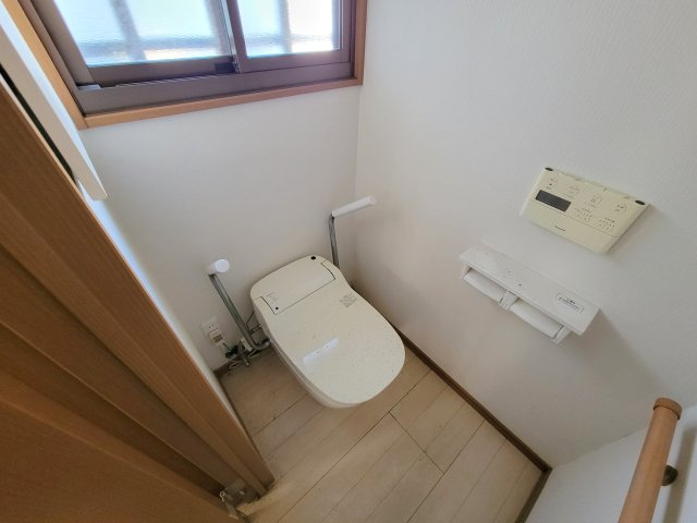 生駒市山崎新町の一戸建てのトイレ