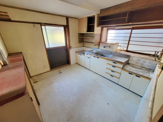 生駒市山崎新町の一戸建てのキッチン