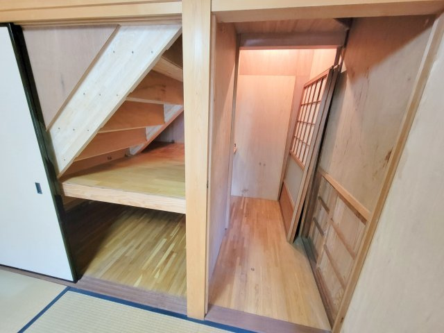 生駒市山崎新町の一戸建ての収納