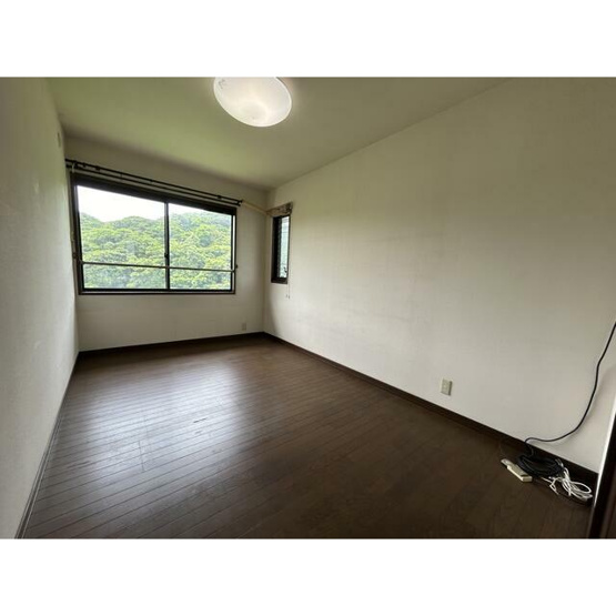 【洋室】 | 約5帖の洋室です。