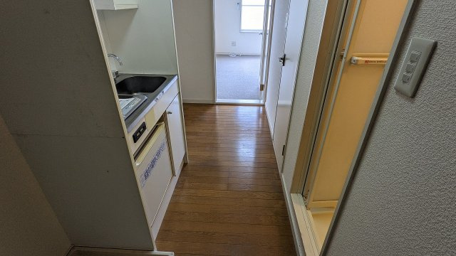 レオパレスＲＡＦＦＩＮＡＴＯＩの内装|明るい色調の室内です