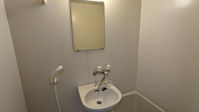 レオパレスＲＡＦＦＩＮＡＴＯＩの洗面所|コンパクトで使いやすい洗面所