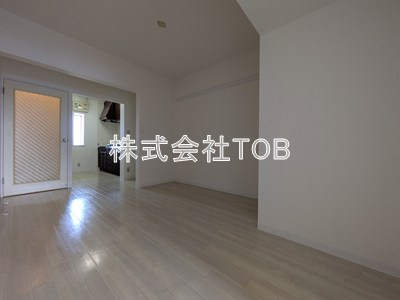 【居間・リビング】 | ウィンダム宮前 | 9.5帖