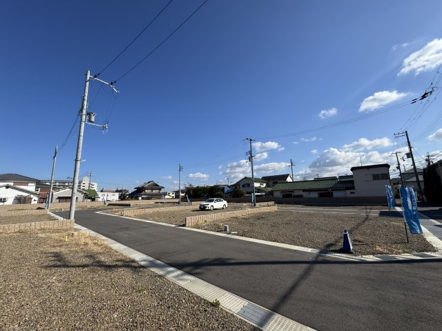 阪南市尾崎町４丁目　建築条件無し土地分譲の前面道路含む現地写真