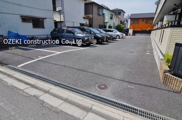 ロイヤルハーモニーの駐車場