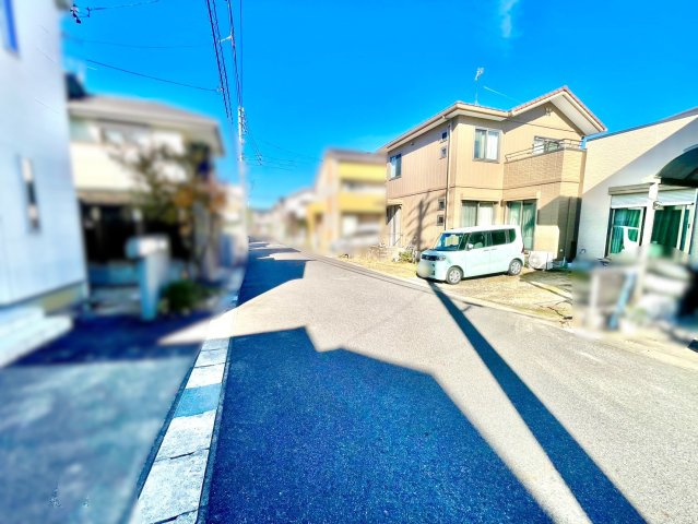 日進市浅田平子三丁目戸建の前面道路含む現地写真