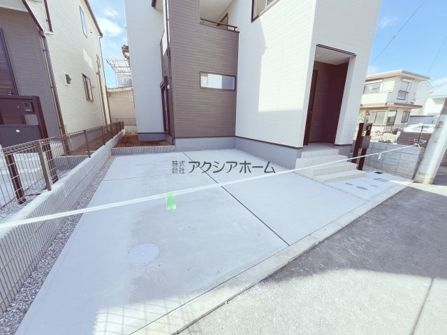 入間市鍵山2丁目・全5棟　新築一戸建　1号棟　～収納豊富～の駐車場|並列駐車2台可能です。