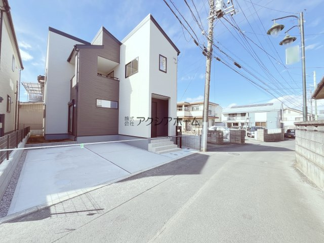 入間市鍵山2丁目・全5棟　新築一戸建　1号棟　～収納豊富～の前面道路含む現地写真