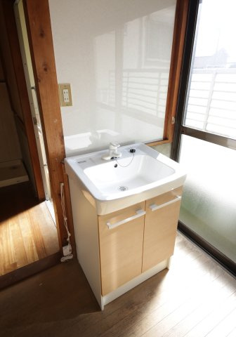 富木島町前田面貸家の洗面所