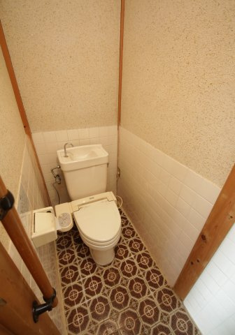 富木島町前田面貸家のトイレ