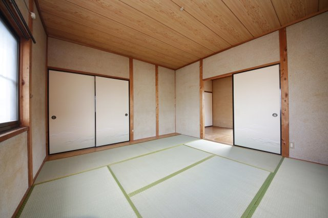 富木島町前田面貸家の和室