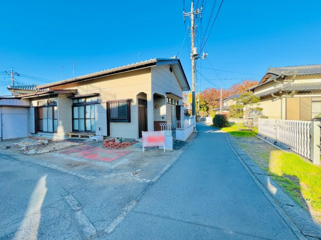 藤岡市藤岡の前面道路含む現地写真|暮らしやすい住環境◎