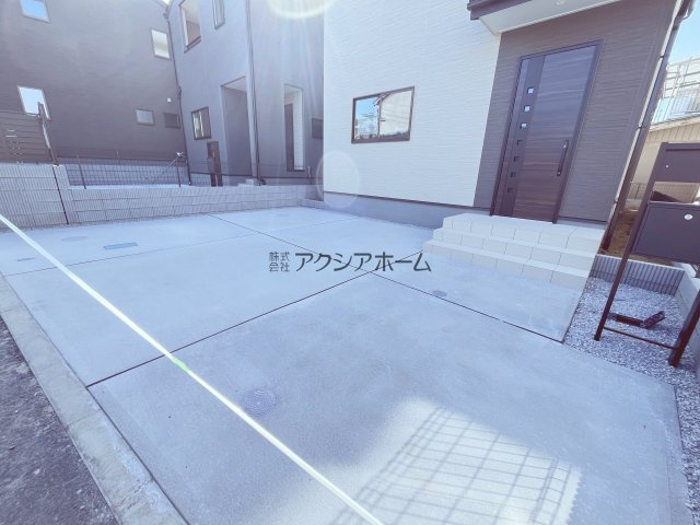 入間市鍵山2丁目・全5棟　新築一戸建　2号棟　～収納豊富～の駐車場|並列駐車2台可能です。