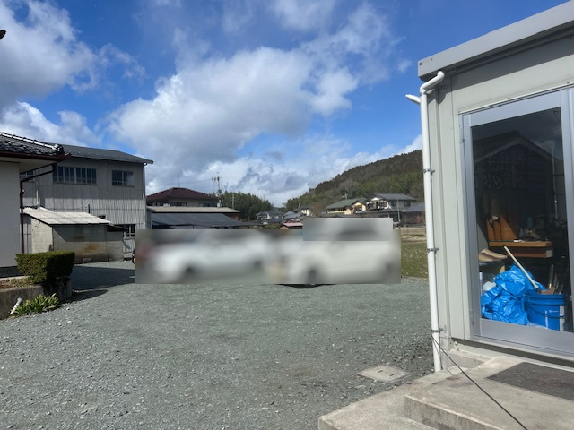 ◆建築条件無し売土地◆敷地ＢＩＧな３８７坪◆倉庫・事務所・物置きあり◆南丹市八木町南広瀬砂子の外観|事務所とガス庫の間(２０２４年６月撮影)